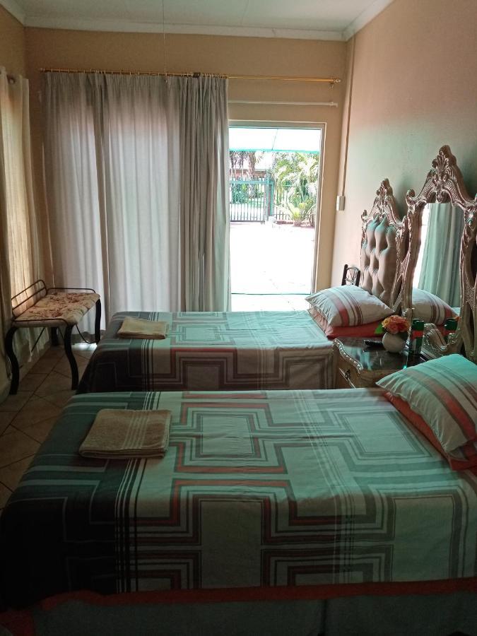 De La Rose Guesthouse Lephalale Экстерьер фото