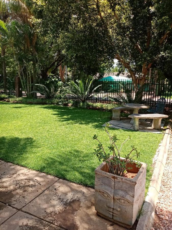 De La Rose Guesthouse Lephalale Экстерьер фото