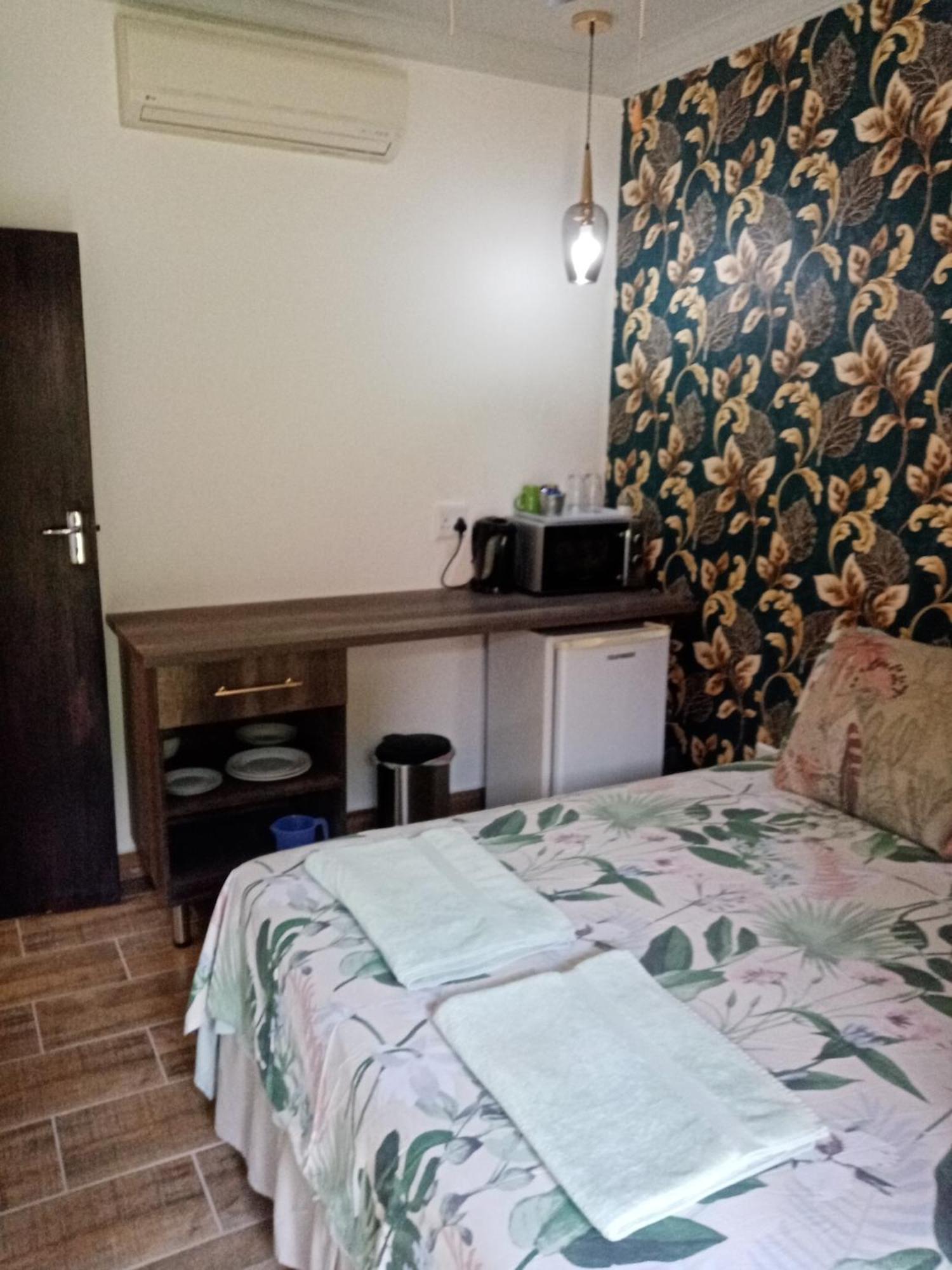De La Rose Guesthouse Lephalale Экстерьер фото