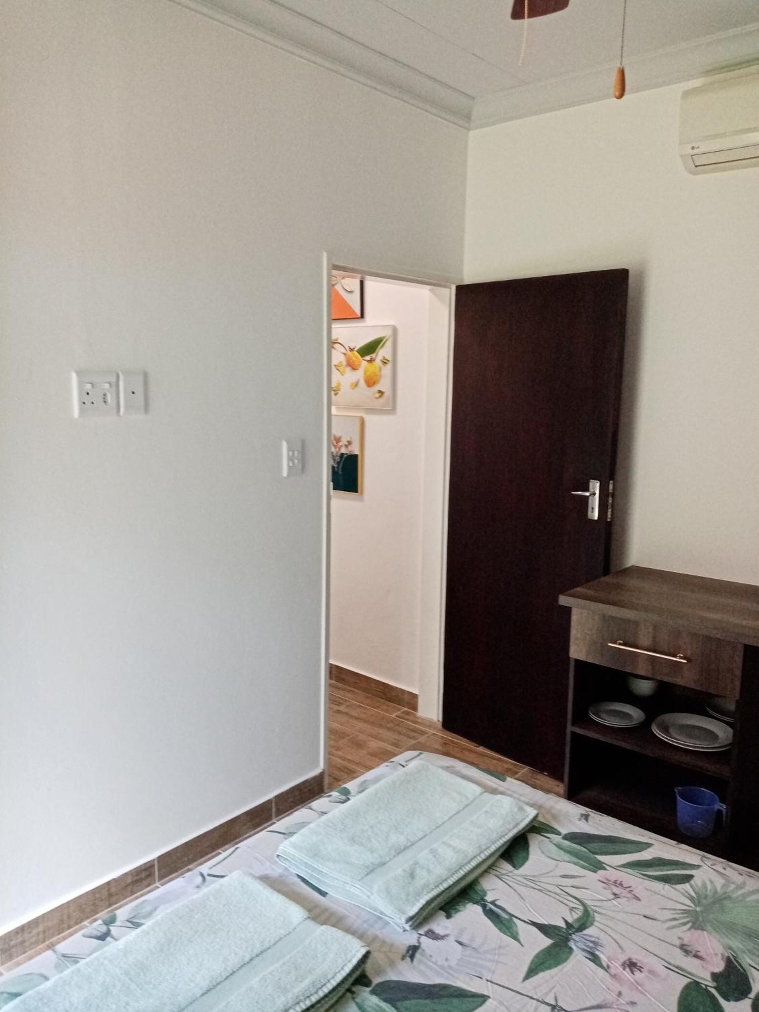 De La Rose Guesthouse Lephalale Экстерьер фото
