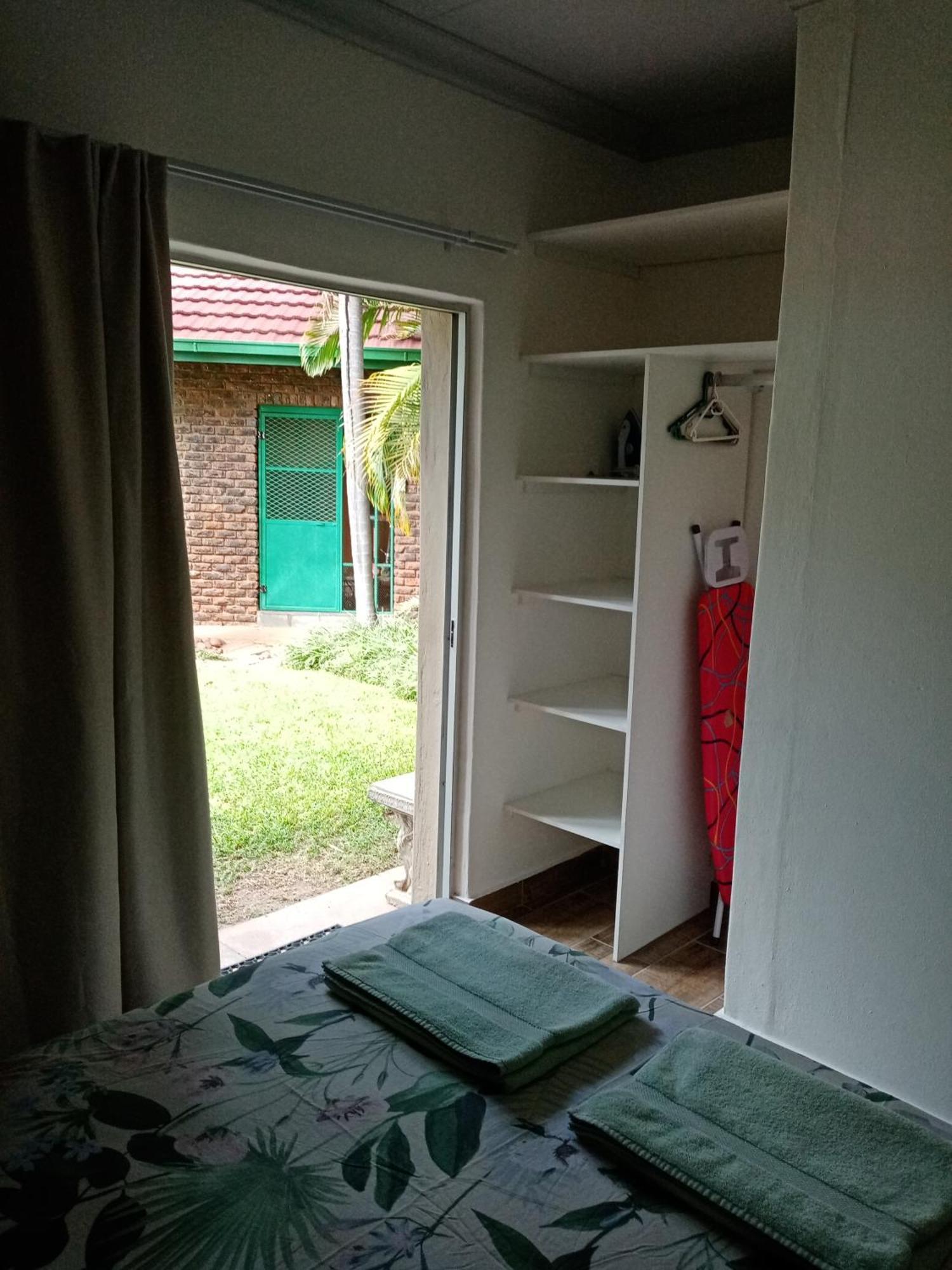 De La Rose Guesthouse Lephalale Экстерьер фото