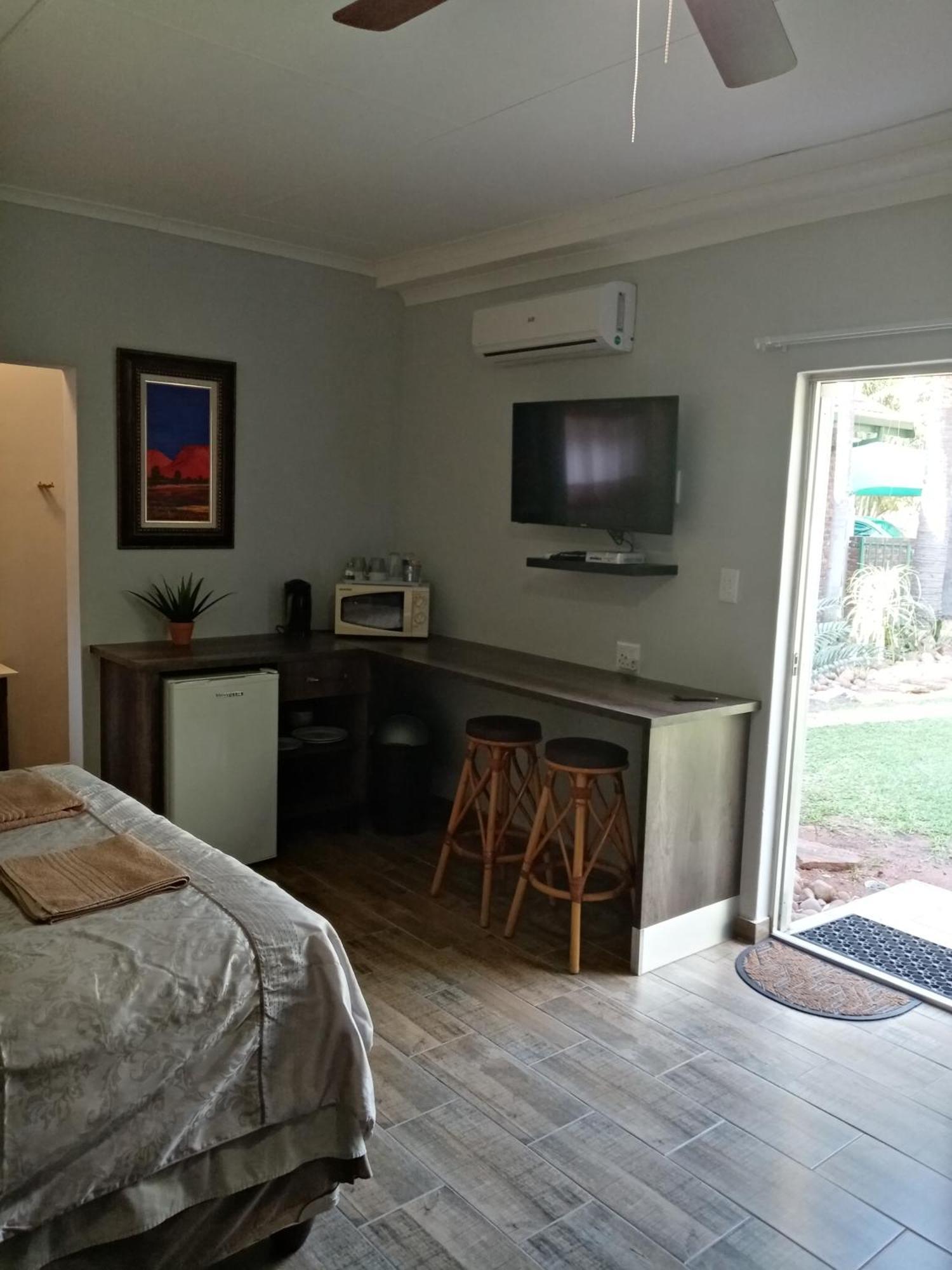 De La Rose Guesthouse Lephalale Экстерьер фото