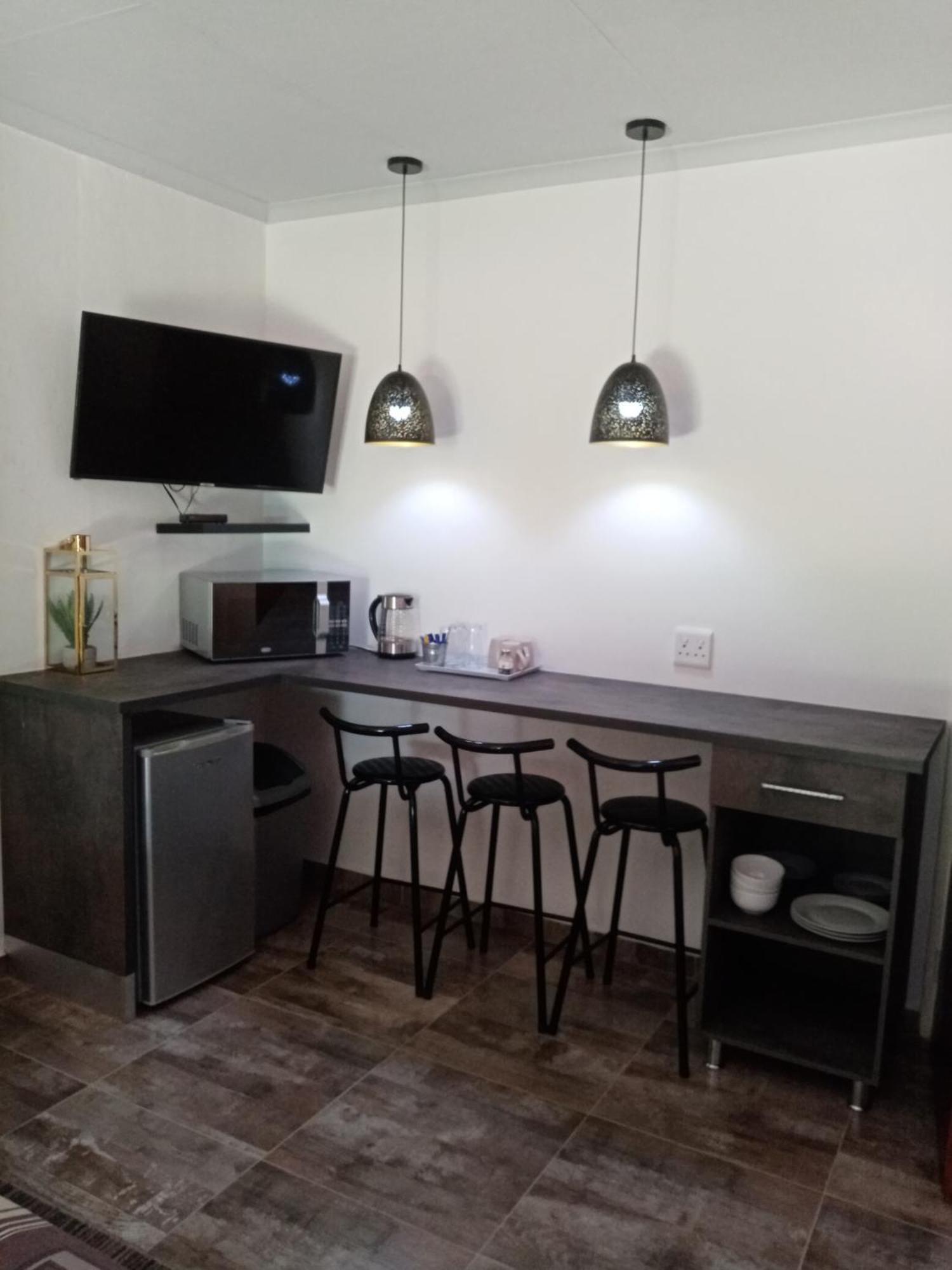 De La Rose Guesthouse Lephalale Экстерьер фото