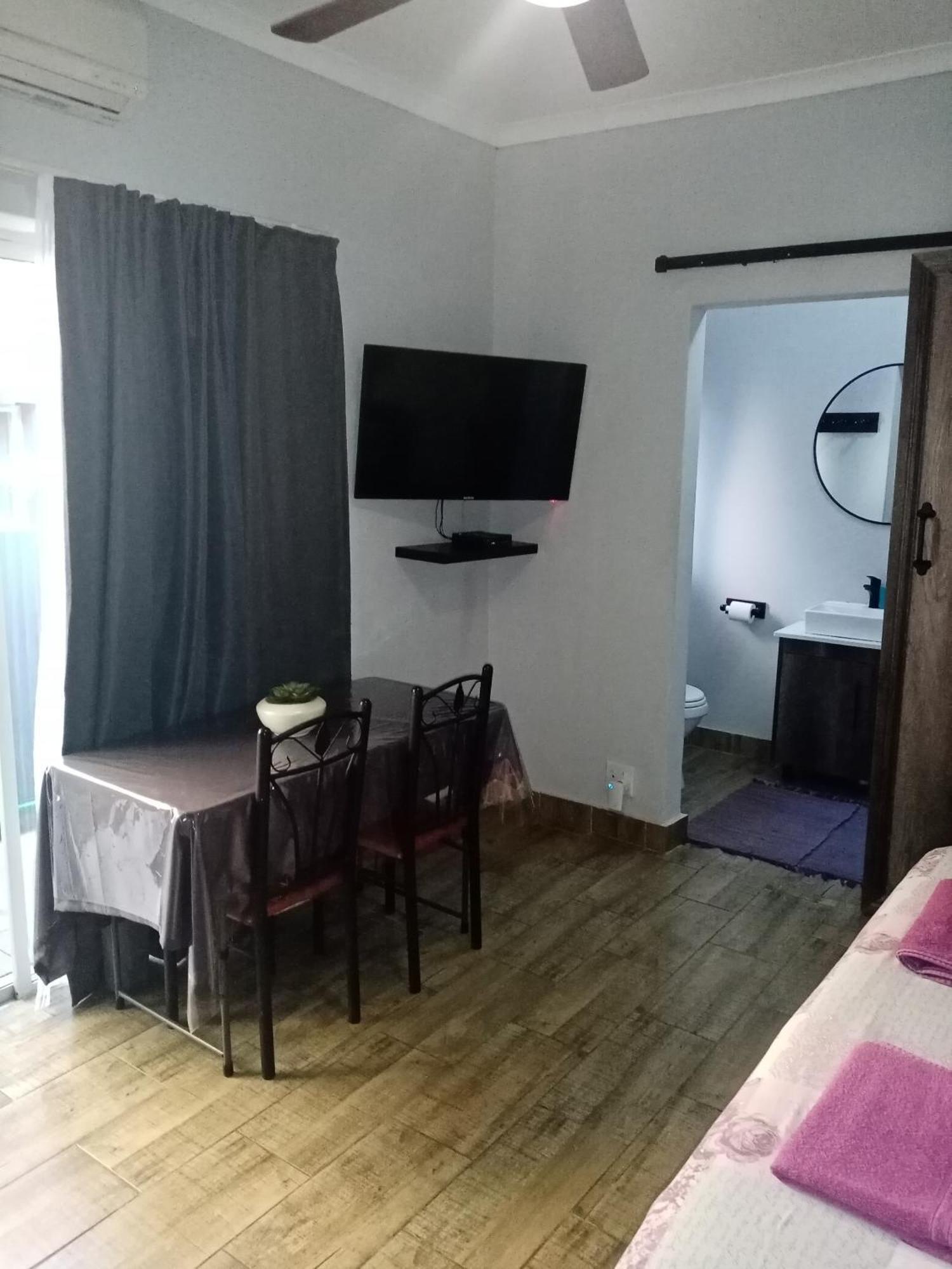 De La Rose Guesthouse Lephalale Экстерьер фото