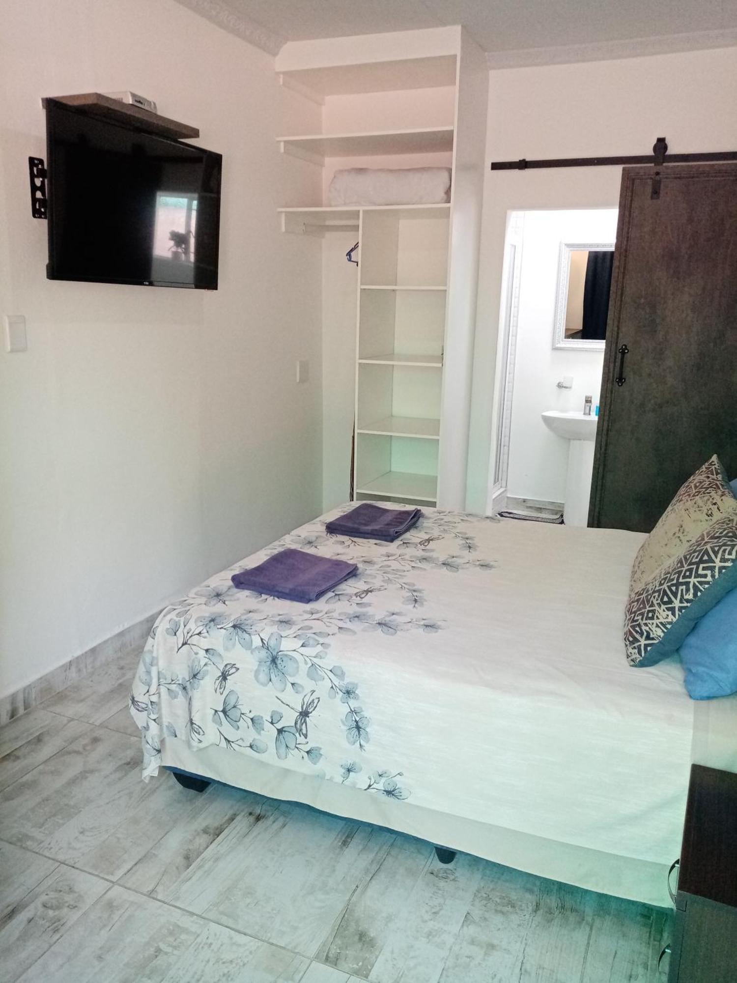 De La Rose Guesthouse Lephalale Экстерьер фото