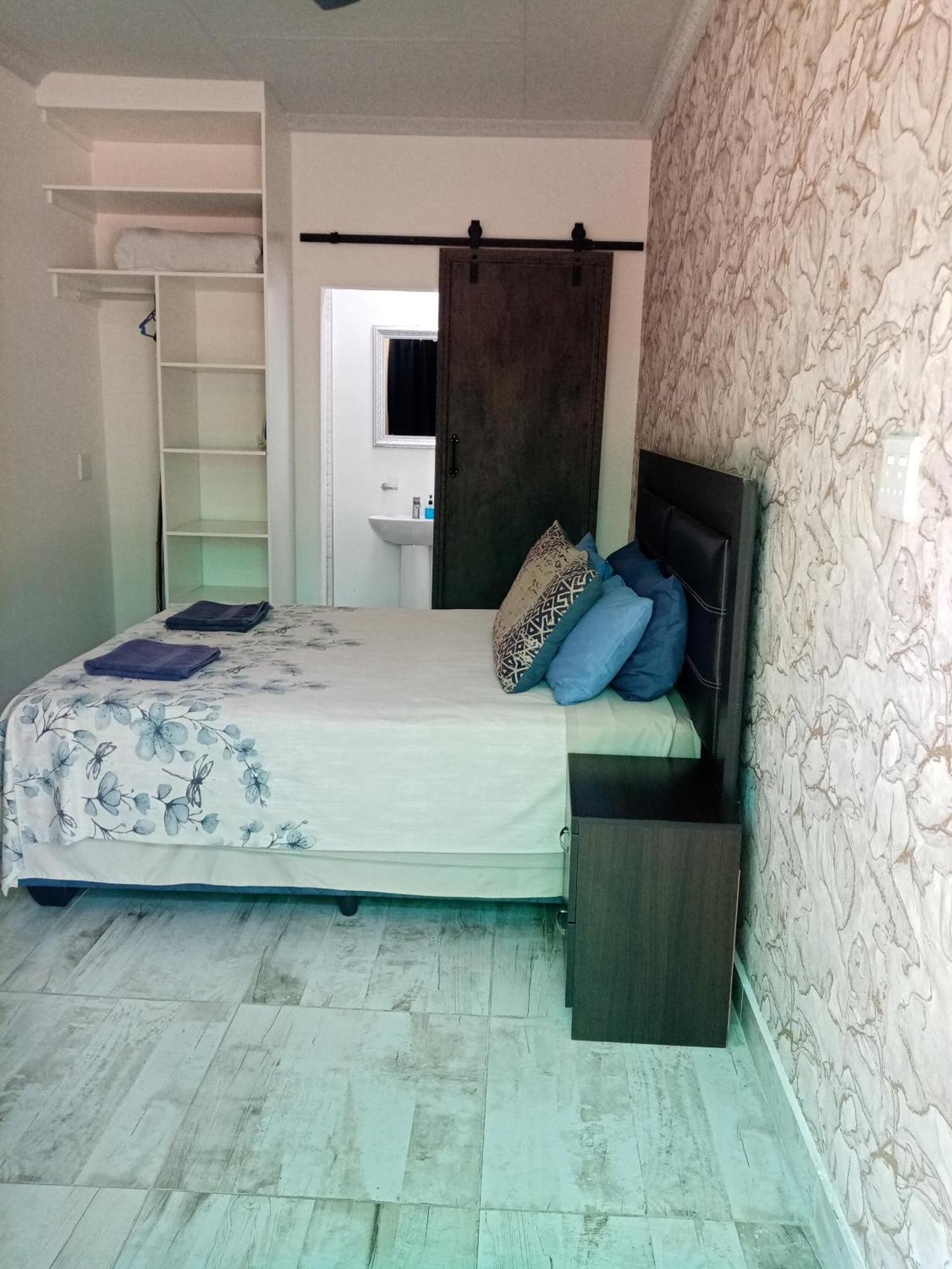 De La Rose Guesthouse Lephalale Экстерьер фото
