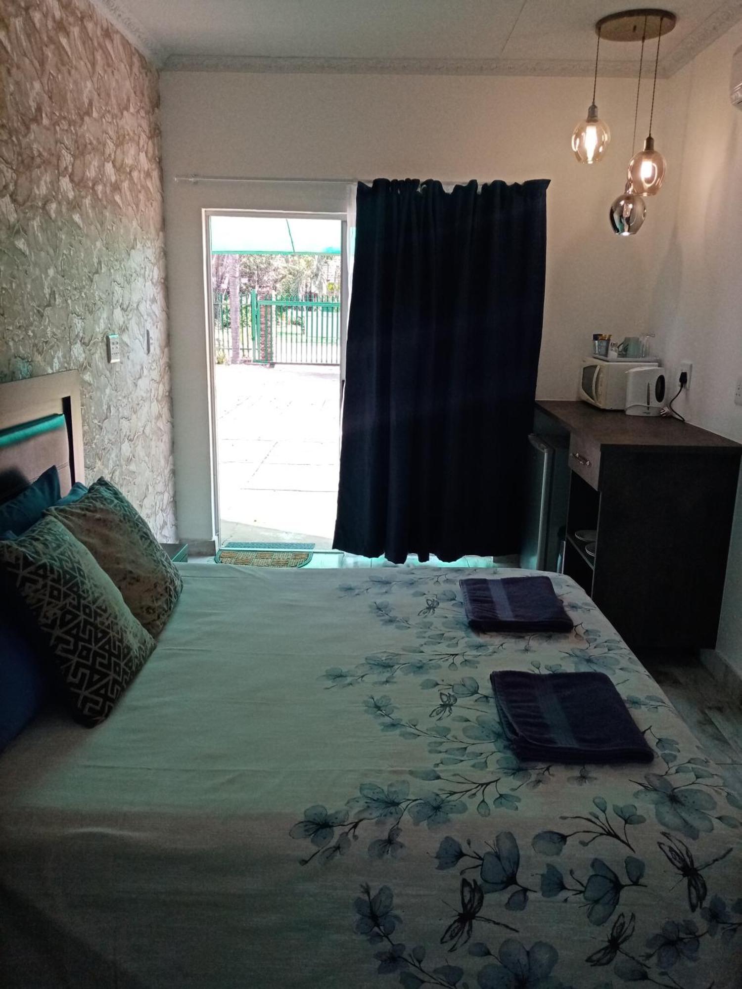 De La Rose Guesthouse Lephalale Экстерьер фото